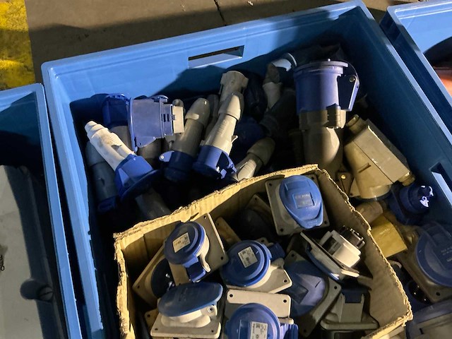 Grote partij diverse stekkers - afbeelding 5 van  9