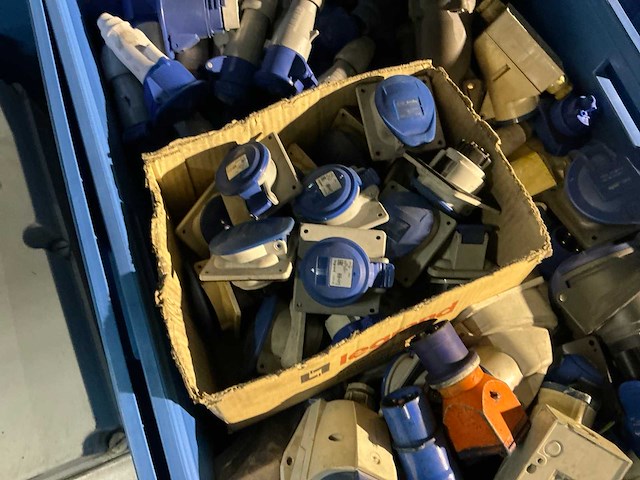 Grote partij diverse stekkers - afbeelding 6 van  9