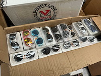 Grote partij diverse zonnebrillen (ca. 500x) - afbeelding 1 van  3