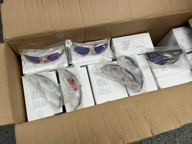 Grote partij diverse zonnebrillen (ca. 500x) - afbeelding 2 van  3