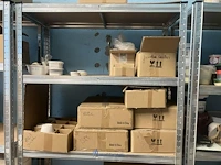 Grote partij diversen bestaande uit 15 diverse alu opbergrekken waaronder, diverse decoratiestukken, lamp, multiplex planken, diverse potten, tassen, knutselgerei, pvc geredschapskoffer, pvc emmers, klei, enzovoort - afbeelding 5 van  24