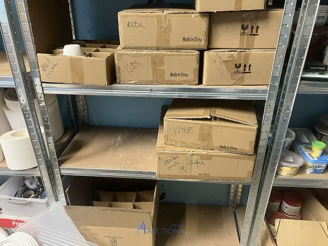 Grote partij diversen bestaande uit 15 diverse alu opbergrekken waaronder, diverse decoratiestukken, lamp, multiplex planken, diverse potten, tassen, knutselgerei, pvc geredschapskoffer, pvc emmers, klei, enzovoort - afbeelding 6 van  24