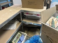 Grote partij diversen bestaande uit 15 diverse alu opbergrekken waaronder, diverse decoratiestukken, lamp, multiplex planken, diverse potten, tassen, knutselgerei, pvc geredschapskoffer, pvc emmers, klei, enzovoort - afbeelding 17 van  24