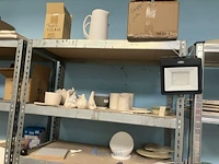 Grote partij diversen bestaande uit 15 diverse alu opbergrekken waaronder, diverse decoratiestukken, lamp, multiplex planken, diverse potten, tassen, knutselgerei, pvc geredschapskoffer, pvc emmers, klei, enzovoort - afbeelding 20 van  24