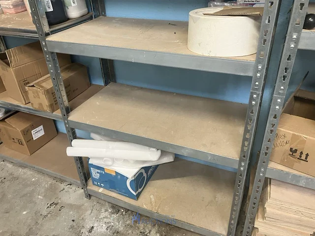 Grote partij diversen bestaande uit 15 diverse alu opbergrekken waaronder, diverse decoratiestukken, lamp, multiplex planken, diverse potten, tassen, knutselgerei, pvc geredschapskoffer, pvc emmers, klei, enzovoort - afbeelding 22 van  24