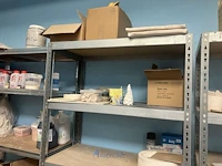 Grote partij diversen bestaande uit 15 diverse alu opbergrekken waaronder, diverse decoratiestukken, lamp, multiplex planken, diverse potten, tassen, knutselgerei, pvc geredschapskoffer, pvc emmers, klei, enzovoort - afbeelding 23 van  24