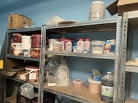 Grote partij diversen bestaande uit 15 diverse alu opbergrekken waaronder, diverse decoratiestukken, lamp, multiplex planken, diverse potten, tassen, knutselgerei, pvc geredschapskoffer, pvc emmers, klei, enzovoort - afbeelding 24 van  24
