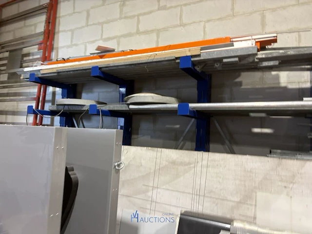 Grote partij diversen met metalen en winkelinrichting - afbeelding 2 van  26