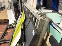 Grote partij diversen met metalen en winkelinrichting - afbeelding 6 van  26