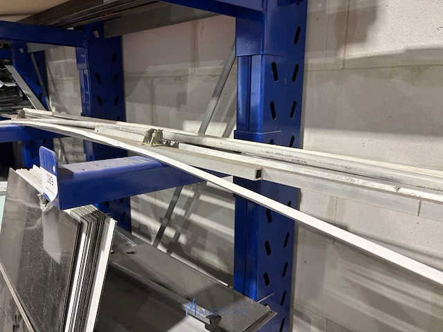 Grote partij diversen met metalen en winkelinrichting - afbeelding 10 van  26