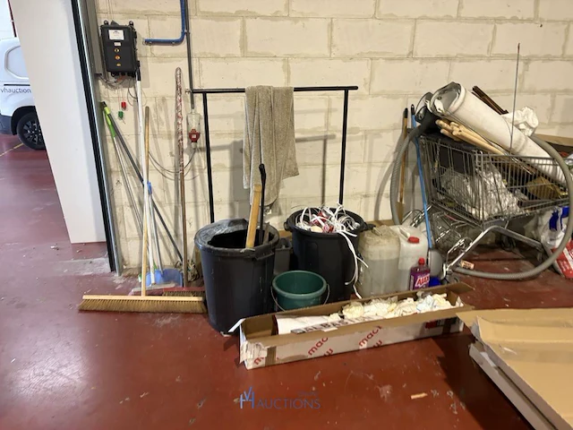 Grote partij diversen met metalen en winkelinrichting - afbeelding 14 van  26