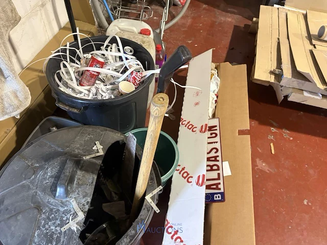 Grote partij diversen met metalen en winkelinrichting - afbeelding 16 van  26