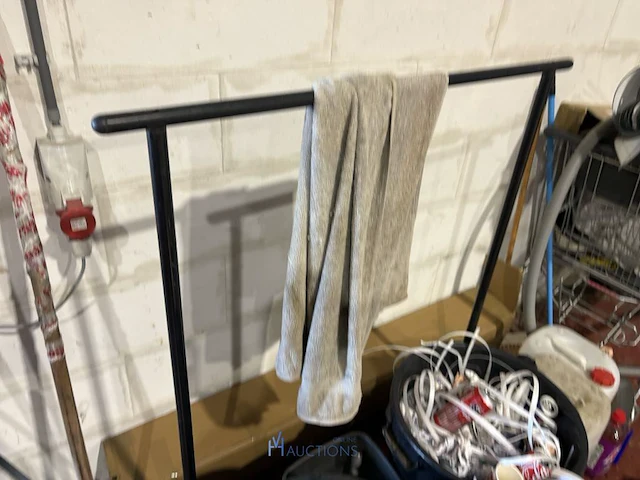 Grote partij diversen met metalen en winkelinrichting - afbeelding 17 van  26