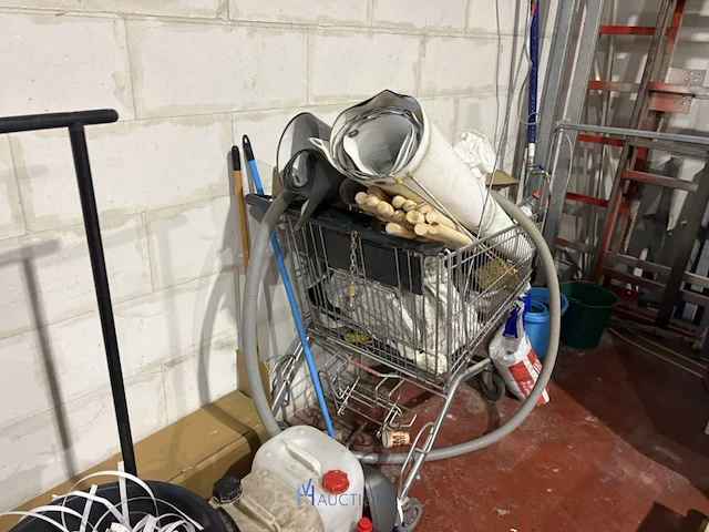 Grote partij diversen met metalen en winkelinrichting - afbeelding 18 van  26