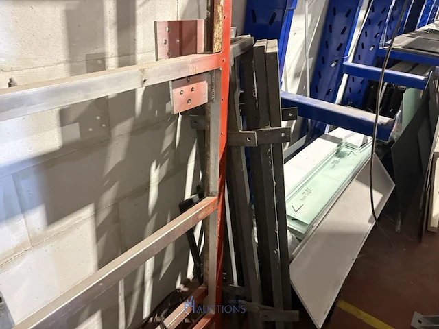 Grote partij diversen met metalen en winkelinrichting - afbeelding 25 van  26