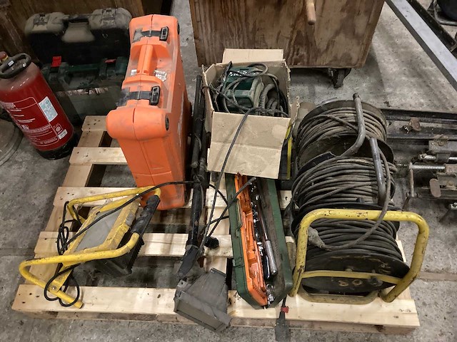 Grote partij doe-het-zelf werkgerief - afbeelding 12 van  24