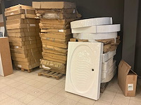 Grote partij douchebakken - afbeelding 1 van  11