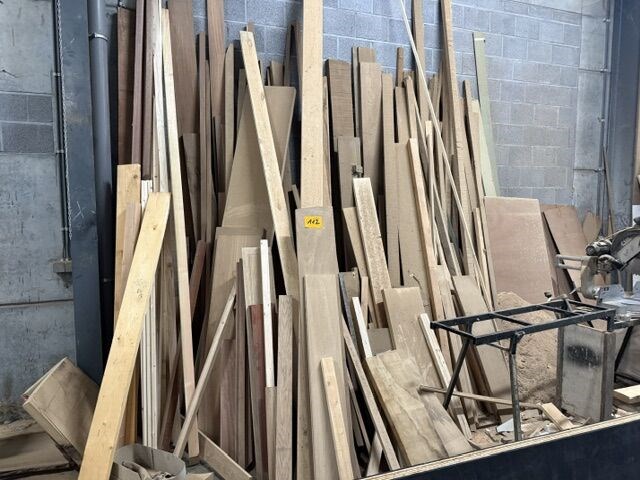 Grote partij (eik-)hout - planken, latten, profielen, plaatmateriaal - afbeelding 2 van  44