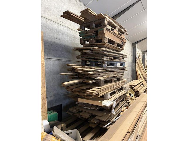Grote partij (eik-)hout - planken, latten, profielen, plaatmateriaal - afbeelding 7 van  44