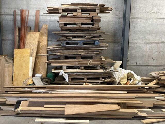 Grote partij (eik-)hout - planken, latten, profielen, plaatmateriaal - afbeelding 8 van  44