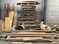 Grote partij (eik-)hout - planken, latten, profielen, plaatmateriaal - afbeelding 8 van  44