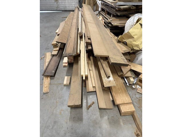 Grote partij (eik-)hout - planken, latten, profielen, plaatmateriaal - afbeelding 9 van  44