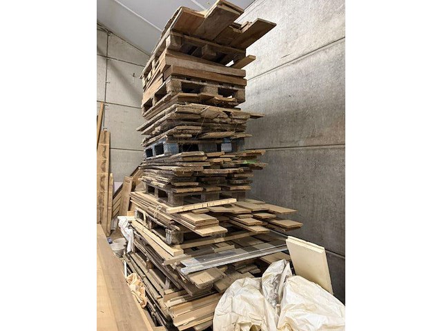 Grote partij (eik-)hout - planken, latten, profielen, plaatmateriaal - afbeelding 10 van  44