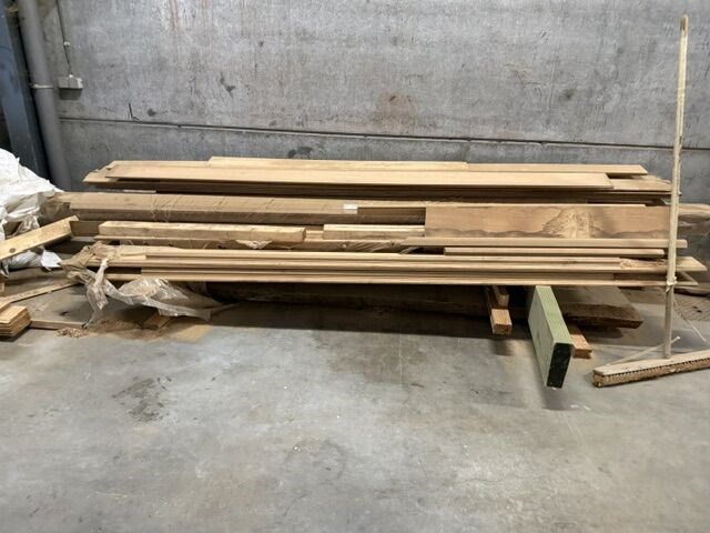 Grote partij (eik-)hout - planken, latten, profielen, plaatmateriaal - afbeelding 13 van  44