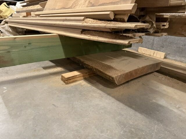 Grote partij (eik-)hout - planken, latten, profielen, plaatmateriaal - afbeelding 15 van  44