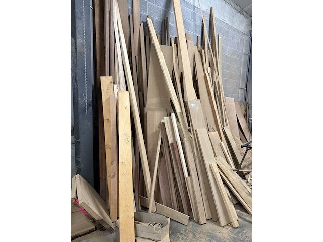 Grote partij (eik-)hout - planken, latten, profielen, plaatmateriaal - afbeelding 17 van  44