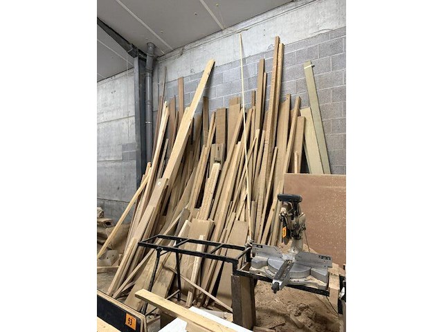 Grote partij (eik-)hout - planken, latten, profielen, plaatmateriaal - afbeelding 18 van  44