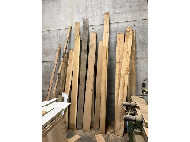 Grote partij (eik-)hout - planken, latten, profielen, plaatmateriaal - afbeelding 19 van  44