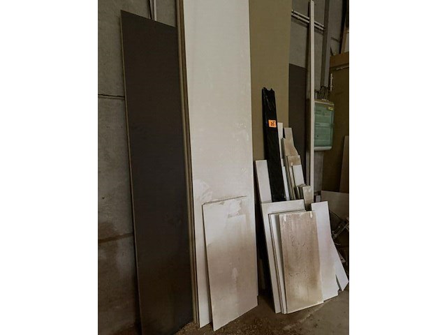 Grote partij (eik-)hout - planken, latten, profielen, plaatmateriaal - afbeelding 22 van  44