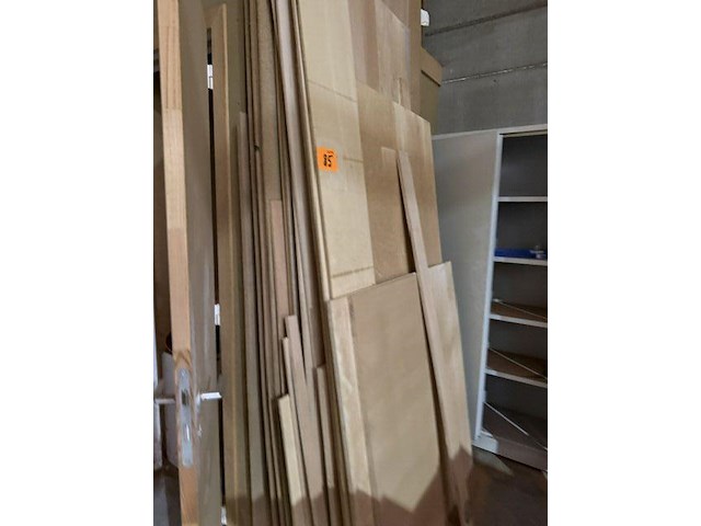 Grote partij (eik-)hout - planken, latten, profielen, plaatmateriaal - afbeelding 25 van  44