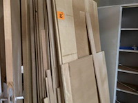 Grote partij (eik-)hout - planken, latten, profielen, plaatmateriaal - afbeelding 25 van  44