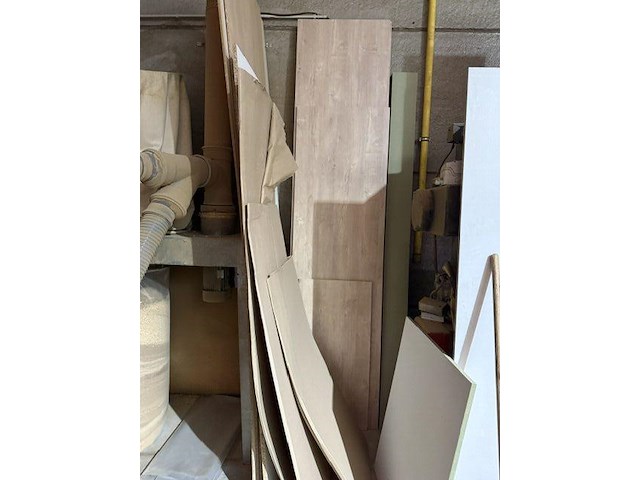 Grote partij (eik-)hout - planken, latten, profielen, plaatmateriaal - afbeelding 26 van  44