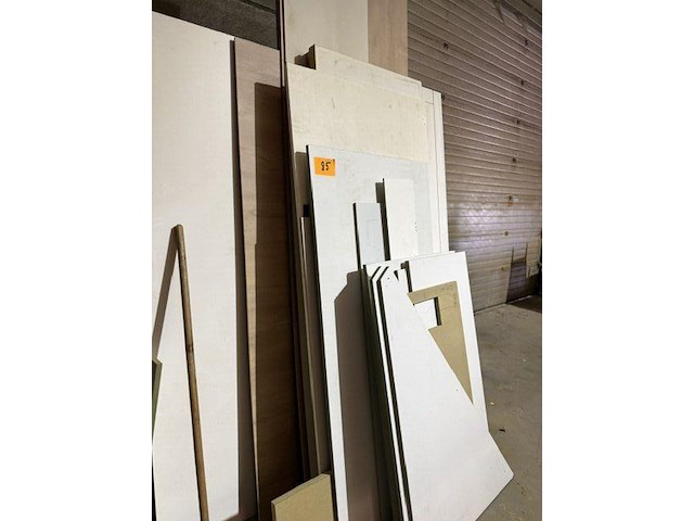 Grote partij (eik-)hout - planken, latten, profielen, plaatmateriaal - afbeelding 27 van  44