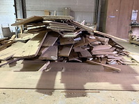 Grote partij (eik-)hout - planken, latten, profielen, plaatmateriaal - afbeelding 30 van  44