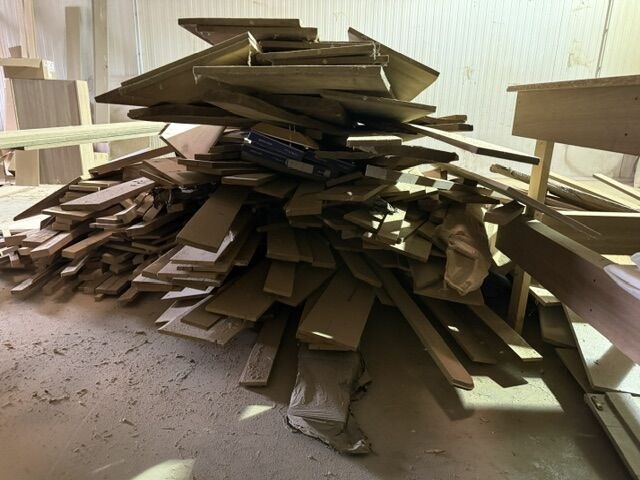 Grote partij (eik-)hout - planken, latten, profielen, plaatmateriaal - afbeelding 32 van  44