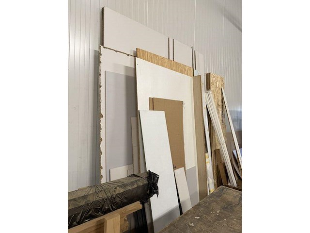 Grote partij (eik-)hout - planken, latten, profielen, plaatmateriaal - afbeelding 33 van  44