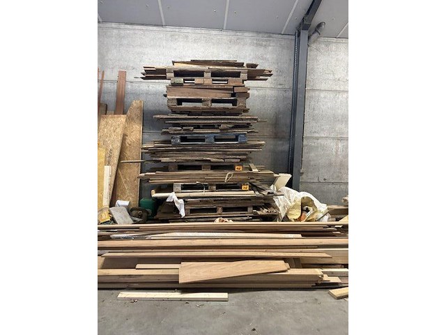 Grote partij (eik-)hout - planken, latten, profielen, plaatmateriaal - afbeelding 23 van  44