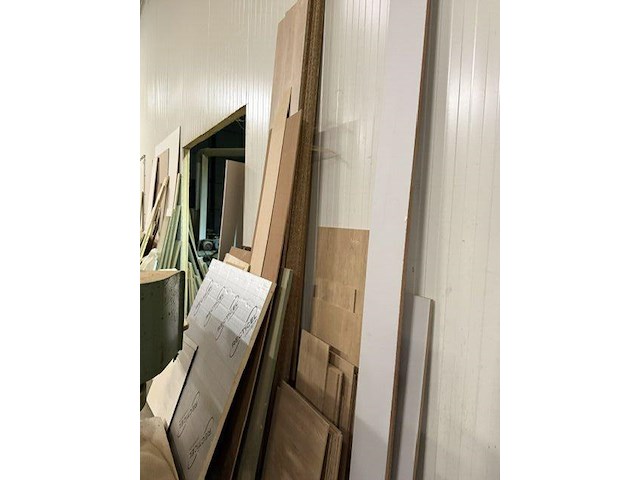 Grote partij (eik-)hout - planken, latten, profielen, plaatmateriaal - afbeelding 35 van  44