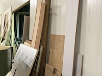 Grote partij (eik-)hout - planken, latten, profielen, plaatmateriaal - afbeelding 35 van  44
