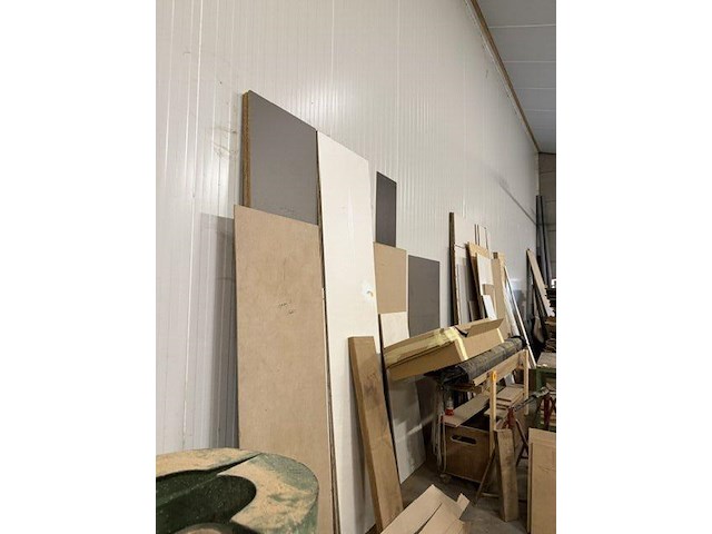 Grote partij (eik-)hout - planken, latten, profielen, plaatmateriaal - afbeelding 36 van  44