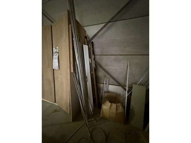 Grote partij (eik-)hout - planken, latten, profielen, plaatmateriaal - afbeelding 34 van  44