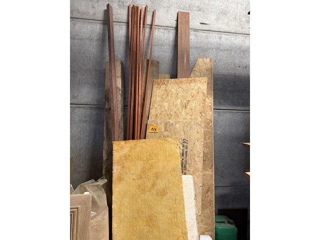 Grote partij (eik-)hout - planken, latten, profielen, plaatmateriaal - afbeelding 42 van  44