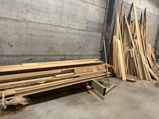 Grote partij (eik-)hout - planken, latten, profielen, plaatmateriaal - afbeelding 43 van  44