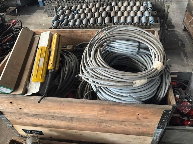 Grote partij electro kabel en stekkers - afbeelding 2 van  4