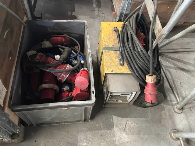 Grote partij electro kabel en stekkers - afbeelding 2 van  4