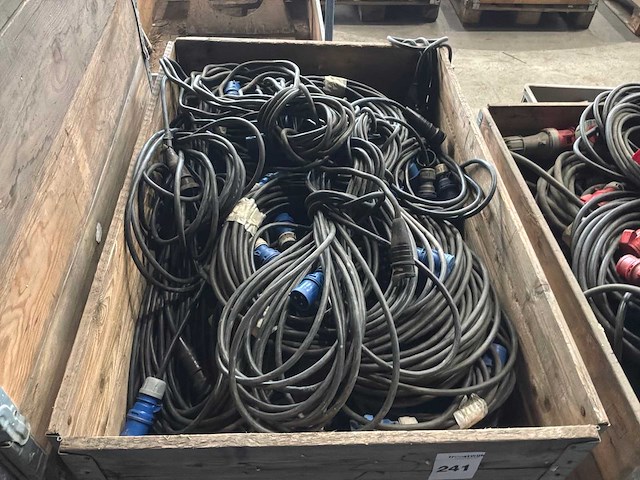 Grote partij electro kabel met stekkers - afbeelding 1 van  2